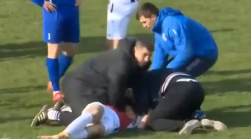 Jogador morre em campo após lance inacreditável; Veja o vídeo