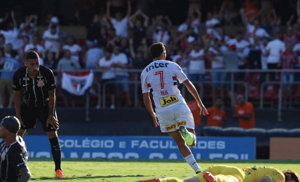 São Paulo quebra jejum e supera o Corinthians em jogo de ida da semifinal