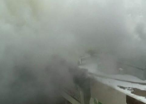 Incêndio em shopping deixa 37 mortos e 69 desaparecidos 