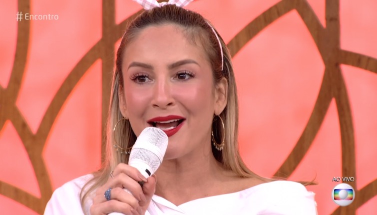 Claudia Leitte é zoada na web ao falar sobre profissão: ‘mulher veio da costela do Adão’