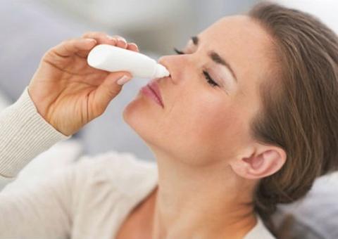 Médico ensina massagem facial que alivia nariz entupido e sintomas de rinite e alergia