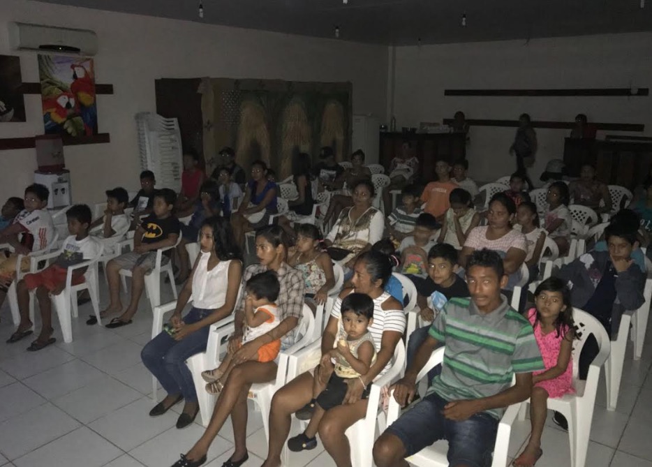 Maués realiza 1ª sessão de cinema após 8 anos