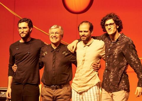 Caetano Veloso realiza show em Manaus ao lado dos filhos