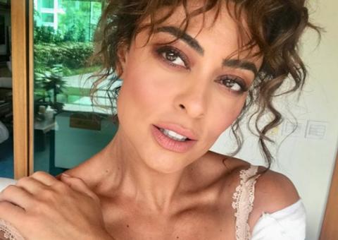 Comemorando 39 anos, Juliana Paes ostenta corpo definido em biquíni vermelho