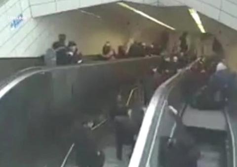 Buraco se abre em escada rolante e homem é sugado para dentro dela