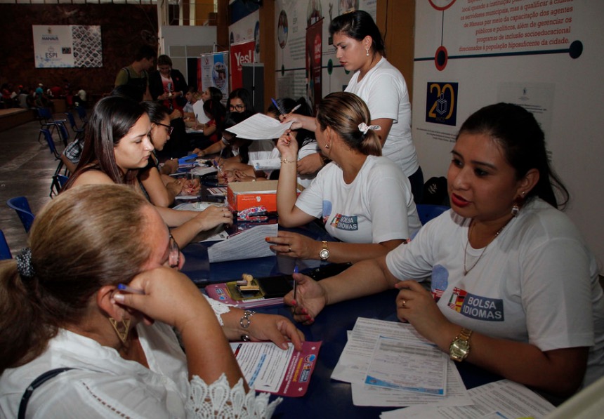 Abertas inscrições para o Bolsa Idiomas 