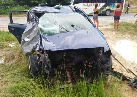 Mulher morre e duas ficam feridas após colisão de carros no Amazonas