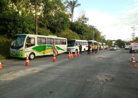 Operação de combate ao transporte clandestino apreende seis veículos em Manaus