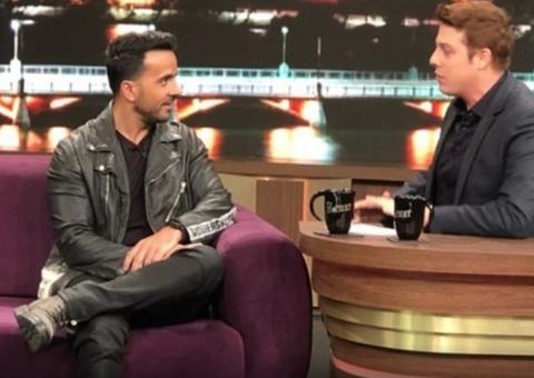 Cantor de Despacito tem ataque de estrelismo na Record