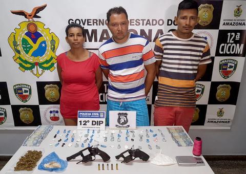 Trio é preso com armas e drogas em beco de Manaus