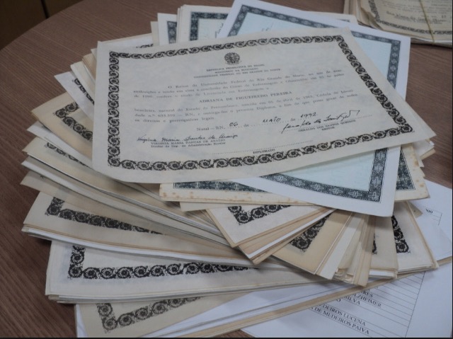 Polícia prende quadrilha que falsificava diplomas no Brasil e exterior