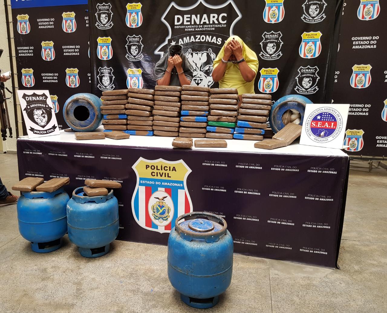 Dupla é presa em flagrante escondendo R$1,5 milhão em drogas em Manaus