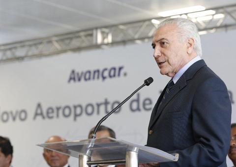 Temer silencia sobre prisões e afirma que na presidência "fica sujeito a bombardeios" 