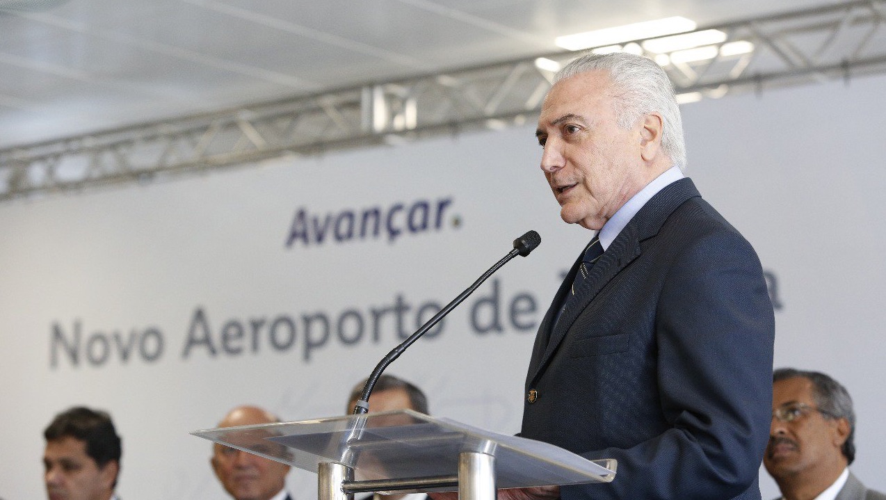 Temer silencia sobre prisões e afirma que na presidência "fica sujeito a bombardeios" 