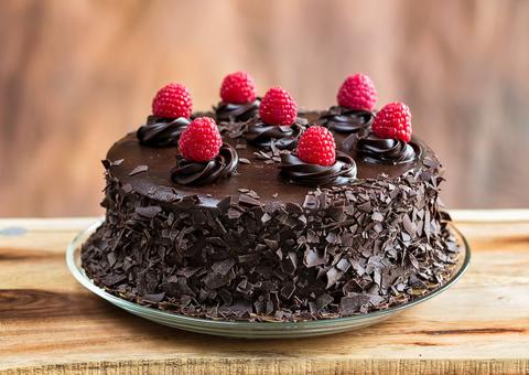 Fazer bolos e doces para outras pessoas faz bem para a saúde, segundo psicólogos