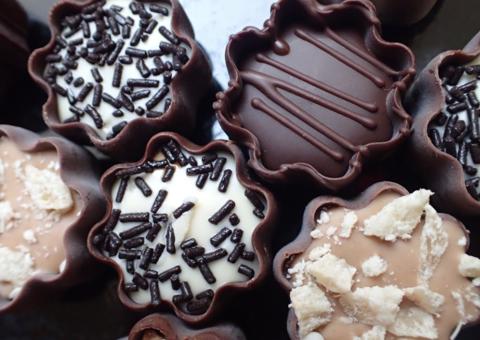 Chocolateria famosa indeniza consumidor em R$ 1.500 por bombons com larvas