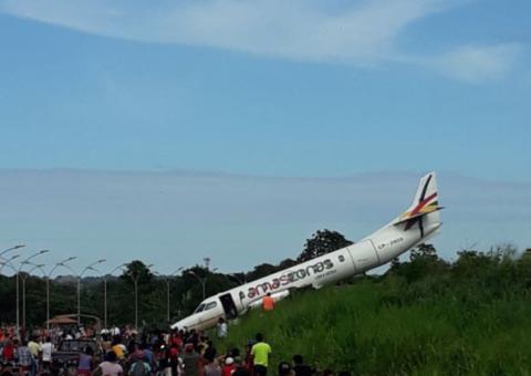 Avião se choca com pássaros ao decolar e fica por um ‘triz’ em barranco