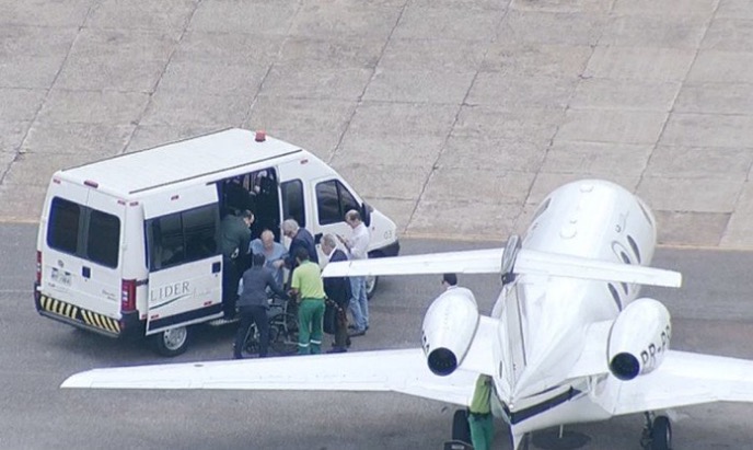 Paulo Maluf recebe alta e volta de jatinho para sua mansão onde ficará preso