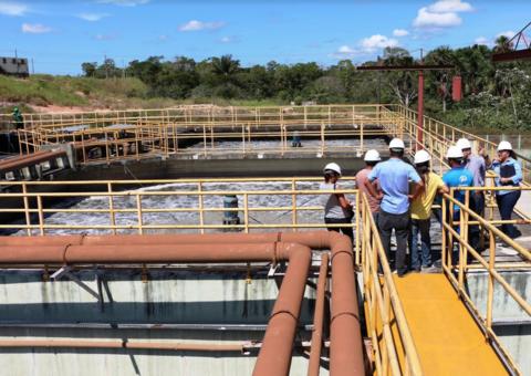 Manaus Ambiental orienta moradores para descarte correto e preservação do esgotamento sanitário
