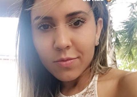 Mulher Melão posa com mamilo à mostra:  'a sexta é Santa, eu não'