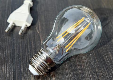 'Penduricalhos' fazem consumidor pagar mais R$ 4 bi na conta de luz
