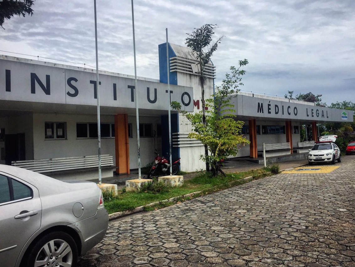 Homem é morto a facadas por grupo em Manaus