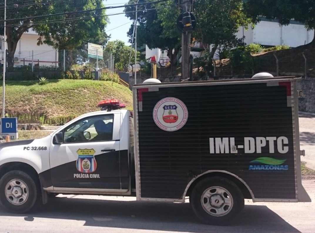 Com faca cravada no estômago, homem é morto em briga de bar em Manaus