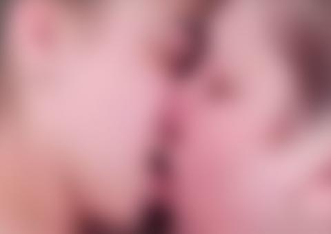 Professora tira foto com aluna nua na cama e vaza na internet