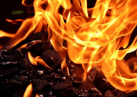   Homem ateia fogo na própria casa após agredir enteado em Manaus