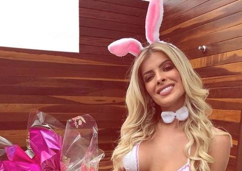 Com biquíni de fita, ex-BBB Jaqueline comemora Páscoa vestida de coelhinha
