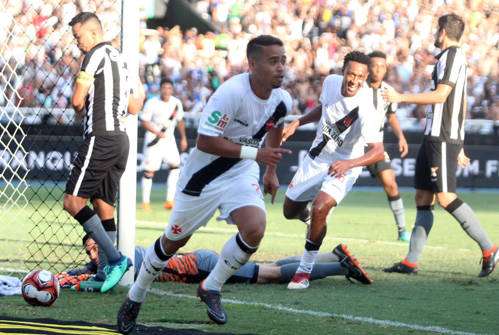 De novo com gol no fim, Vasco sai em vantagem sobre o Botafogo na final