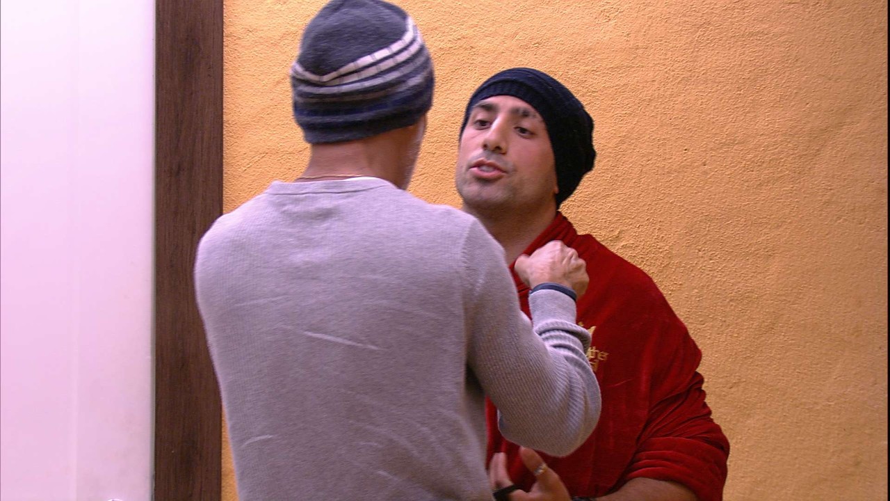 BBB18: Após ser emparedado, Ayrton tira satisfação com brother