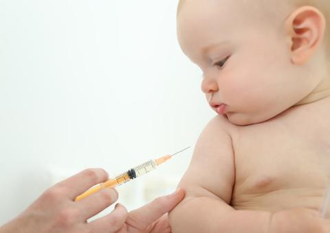 Após quatro casos de sarampo, vacinação em crianças é intensificada em Manaus