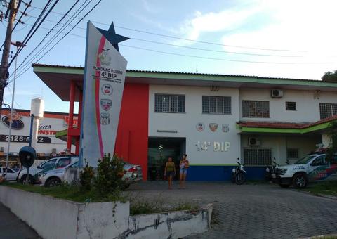 Dupla é presa suspeita de render mulher e roubar motocicleta em Manaus