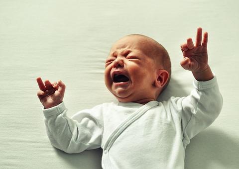 Médica ensina como identificar quando o choro do recém-nascido é de fome