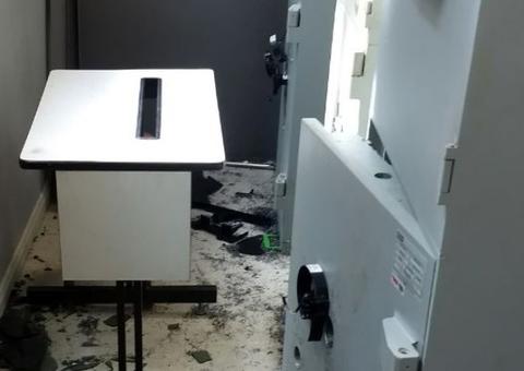 Bandidos invadem agência bancária e roubam dinheiro em Manaus 