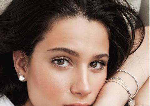 Filha de Claudia Raia dá surra de beleza em foto e mãe baba