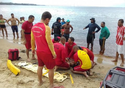 Adolescente que passeava com amigos se afoga na praia da Ponta Negra