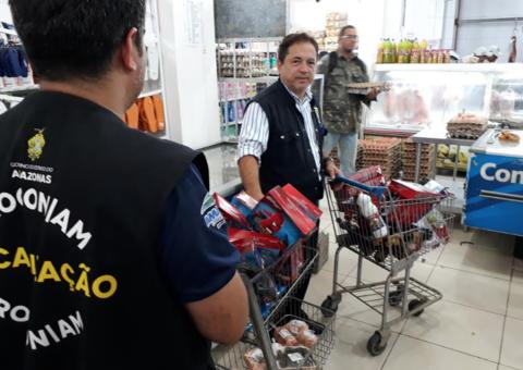 Fiscalização apreende mais de 50 produtos vencidos em supermercado no Amazonas