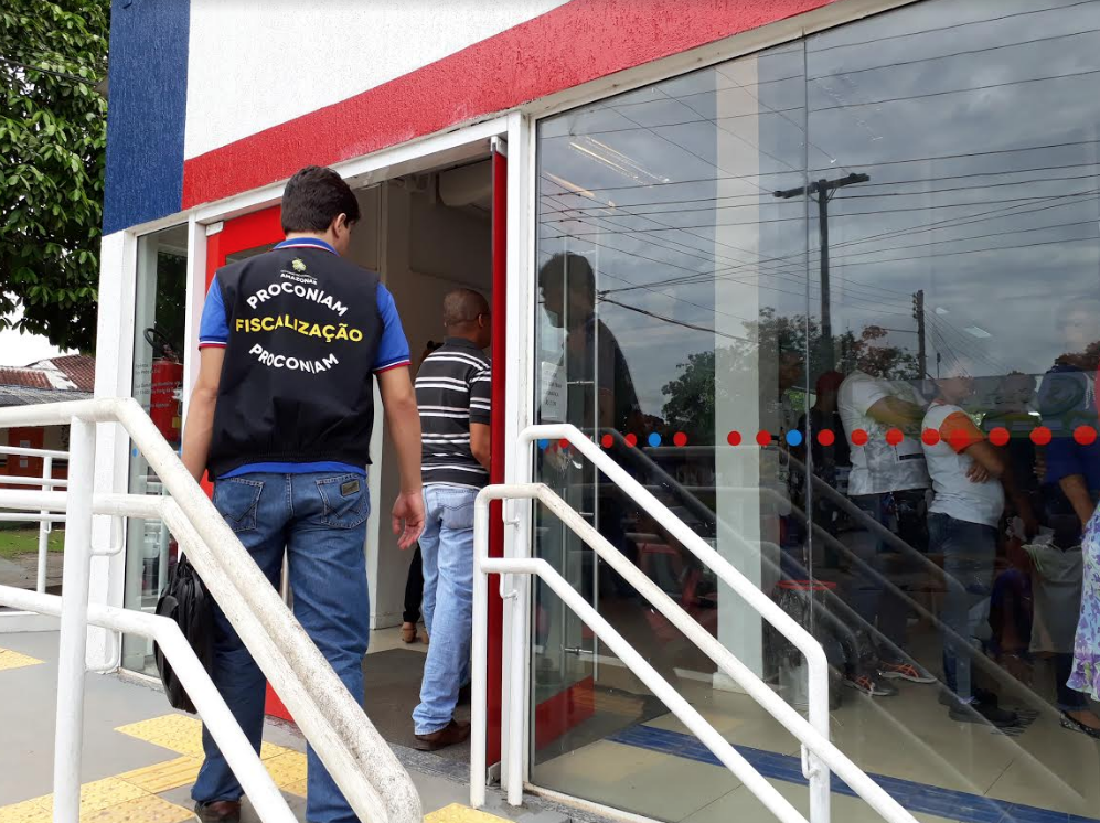 No Amazonas, agência bancária é autuada por tempo de espera extrapolar duas horas