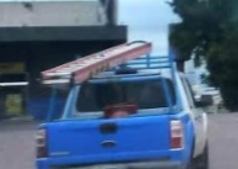 Após ter luz cortada, jovem se atira na frente de carro da Eletrobras em Manaus
