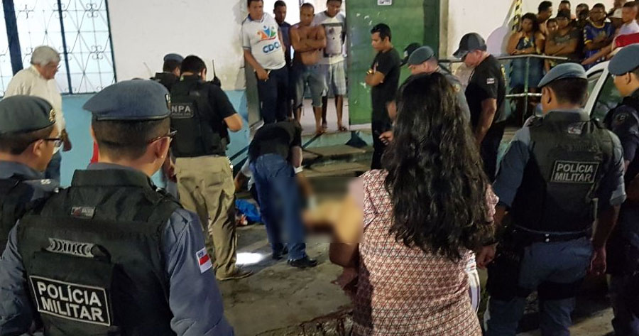 Homem morre após ser 'atravessado' por balas em Manaus
