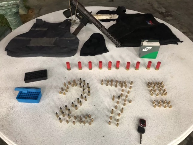 Polícia encontra metralhadora e munições com grupo suspeito de assassinato em Manaus