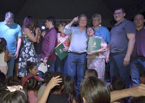 Prefeito concede isenção de impostos municipais para moradores do Residencial Cidadão Manauara