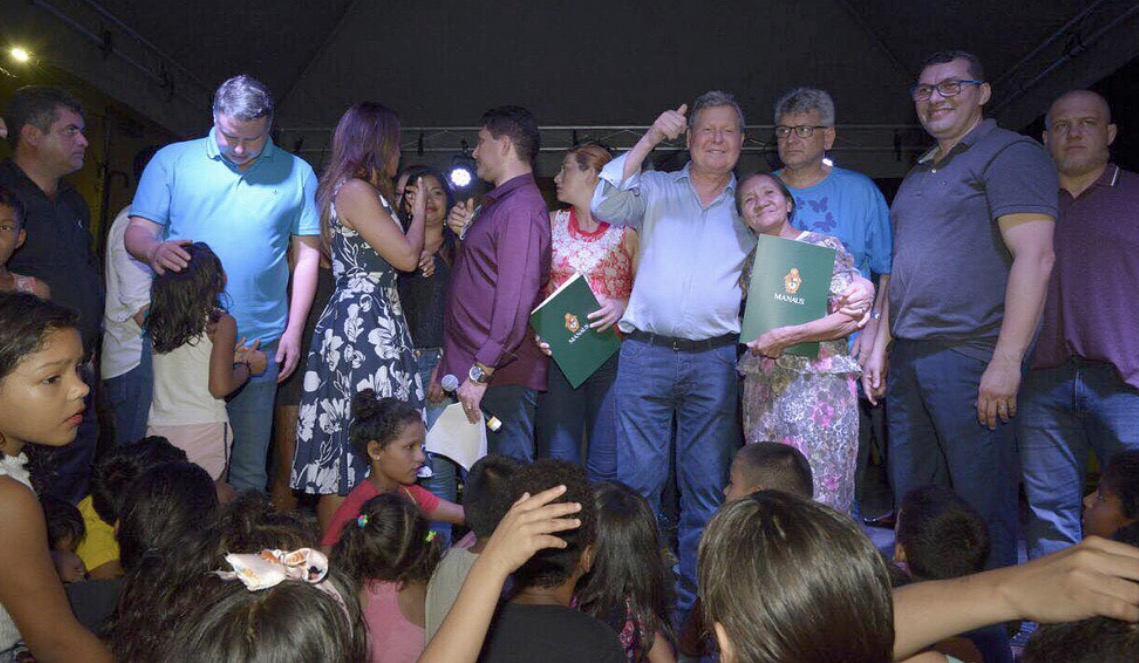 Prefeito concede isenção de impostos municipais para moradores do Residencial Cidadão Manauara