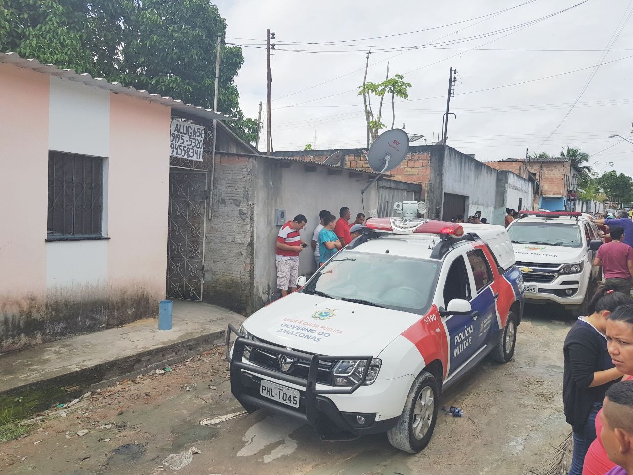 Criminosos invadem casa e matam homem com vários tiros na frente da esposa em Manaus 
