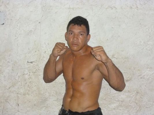 Lutador de MMA é assassinado na frente do filho de 9 anos 