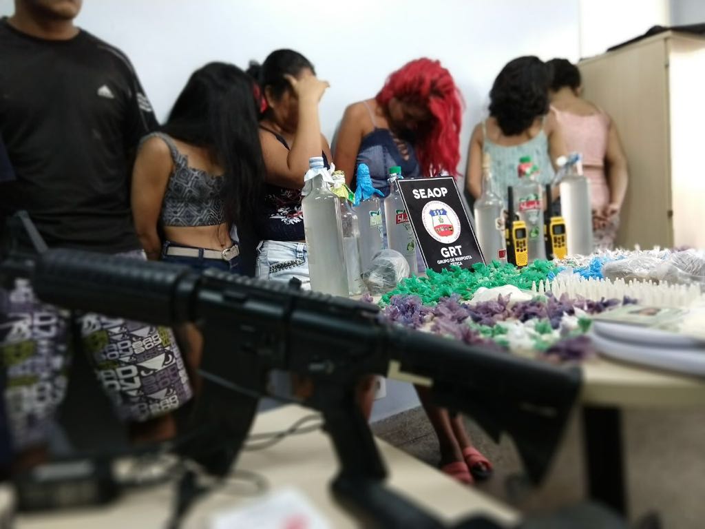 Seaop e Drco encontram  laboratório com armas e drogas na Zona Leste de Manaus 