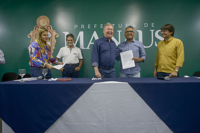 Municípios do interior recebem doações de seis mil lâmpadas da Prefeitura de Manaus 