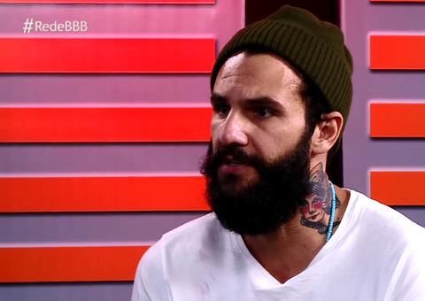 Após ser eliminado do BBB18, Wagner se depara com Caruso e clima fica tenso: 'Trouxão'